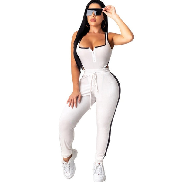 Two piece sleeveless tracksuit.